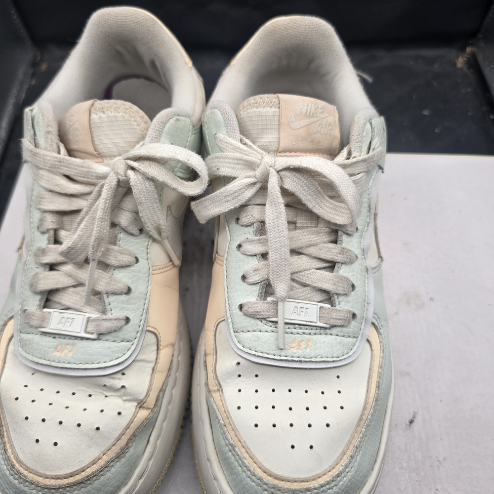 Nike Sneakers in Cream and Light Blue